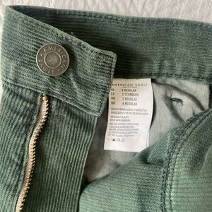American Eagle Mom Jeans- Size 2